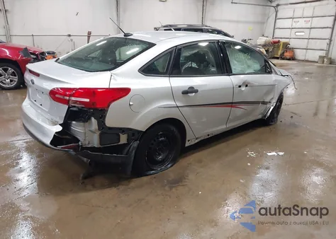 2016 Ford Focus S из США, поврежденный, VIN 1FADP3E2XGL211519